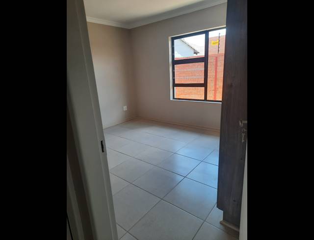 3 BEDROOM TOWNHOUSE TO LET IN LANGENHOVENPARK